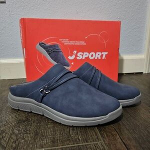 J Sport Gina Style Women's 8 Navy Slip-On Shoes In Excellent Condition